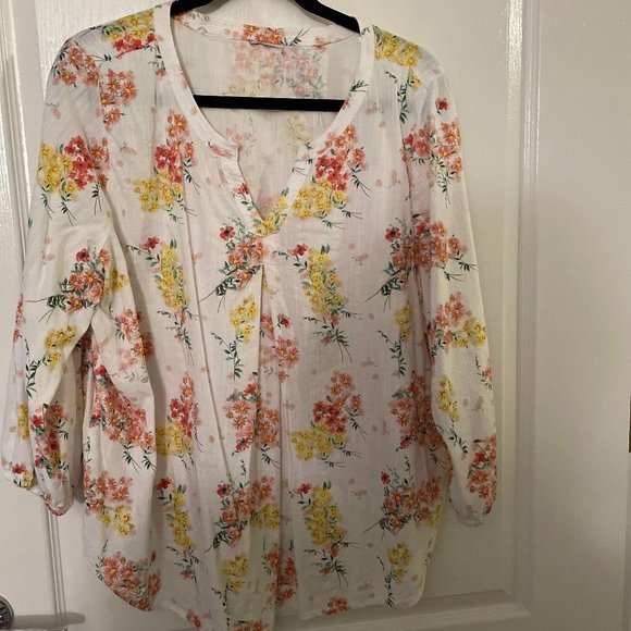 St. John's Bay Tops - ✨ANY 3 FOR $15 - COTTON 3/4 SLEEVE FLOWERED TOP VNECK - XL